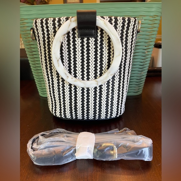 Gianni Bini Handbags - NWOT Gianni Bini Black & White Woven Handbag
Handled Tote/ Shoulder Strap